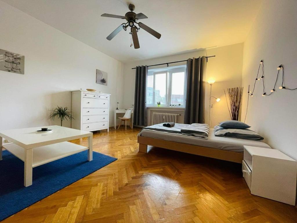 ברטיסלאבה Lovely 2Bdr In Center, Wifi & Self-Check In מראה חיצוני תמונה