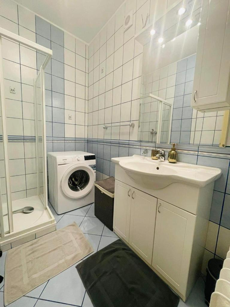 ברטיסלאבה Lovely 2Bdr In Center, Wifi & Self-Check In מראה חיצוני תמונה