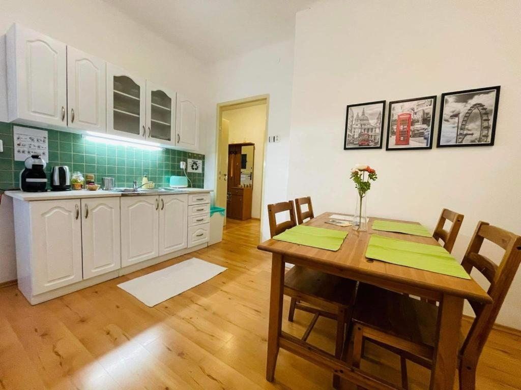 ברטיסלאבה Lovely 2Bdr In Center, Wifi & Self-Check In מראה חיצוני תמונה